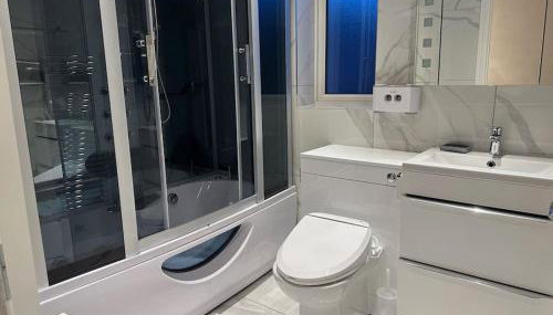 Stunning 4-Bedroom Home - Foto 5, Shower