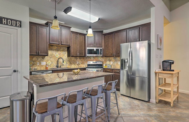 Gorgeous Luxury Home With Hot Tub Just 3 Miles to Dtwn! - Foto 18