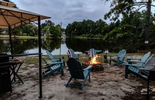 Labrador Lake with FirePit and Billiards - Foto 7