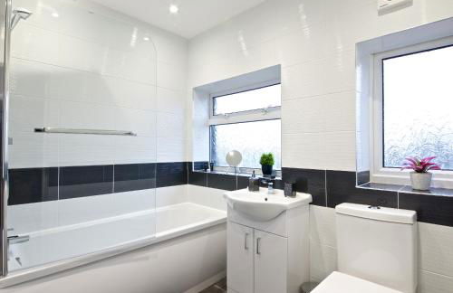 Beautiful Cozy Home With Free Parking - Foto 24