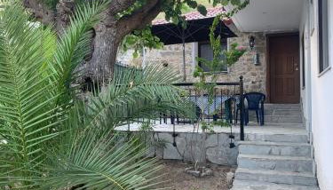 Stone house under a rock Kukos - Foto 4, Garden