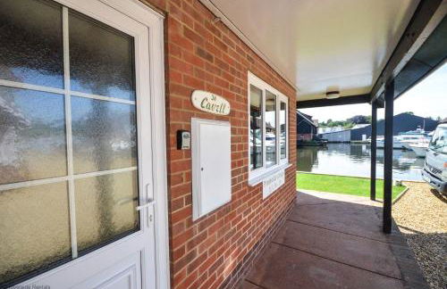 Cavell - sleeps 2 people right in the heart of Wroxham on the Norfolk Broads - Photo 10