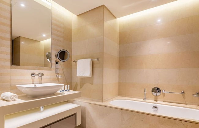 Modern 1BR Near Dubai Frame With City Views - Photo 5