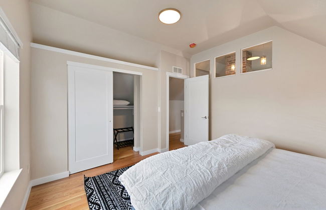 Bright and Stylish Home Great Central Location! - Foto 6