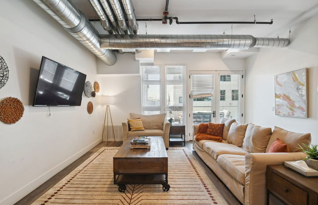 Brushed & Bold | RiNo Art Lofts - Foto 12