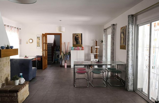 Villa con gran piscina en zona residencial - Photo 8