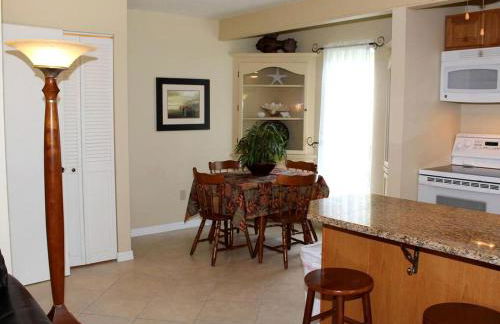 A-Frame Cabin Rental with Spacious Deck Overlooking the Cotee River, Florida - Foto 12