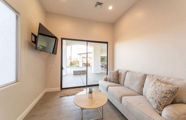 Vanderpump Rules Lake Havasu Luxury Villa w Pool - Photo 61