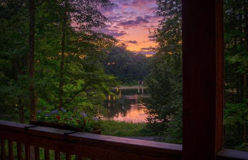 Alpine Joy-Hot Tub, Pond Access ,Cozy Cabin Retreat in the Smokies - Foto 43