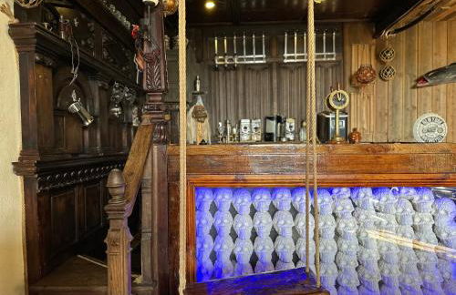 Coed Y Ddraig - themed 3 bedroom cottage, with bar & pool table - Photo 8