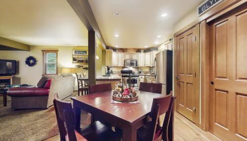 Fireside Escape at Lake Cushman - Foto 5