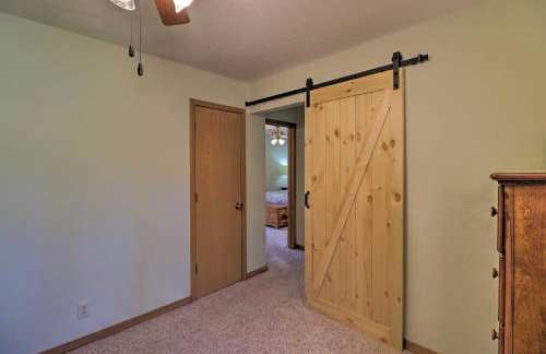 Scenic Riverview Getaway with Screened Porch! - Foto 25