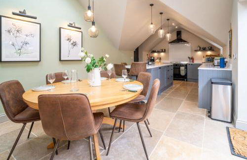 Knyvetts sleeps 6, 3 double beds, pretty garden - Foto 14