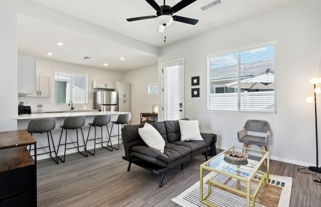 Fresh Modern Home with Pool BBQ - Foto 12