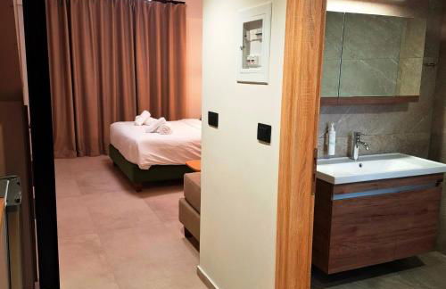 Aelia Luxury Apartments & Pool - Photo 17