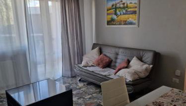 Marigold House - Photo 2