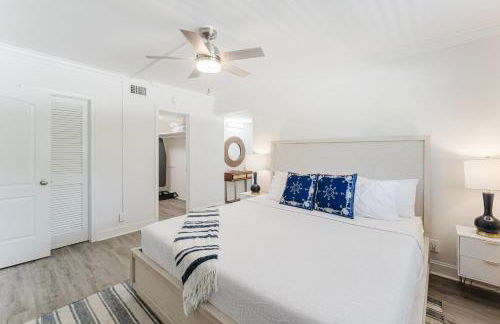 Boca Waterfront Oasis Walk to Beach with Pool, Hot Tub, Gym - Foto 54