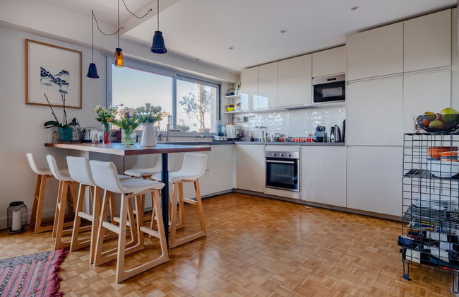 Eiffel Tower Design Residence - Photo 4