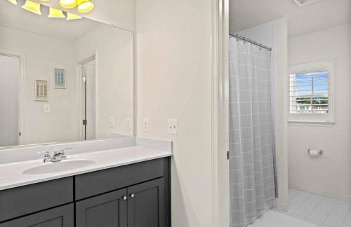 Modern Townhouse with Pool Gym & Tennis Near Beach - Foto 19