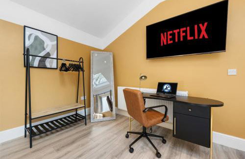 4-Bedroom Stunning Luxe, Spacious & Stylish Design House Bolton, Sleeps 11, with Parking Central Bolton, Links to Manchester, Pet-Friendly, Best For Groups! WORK CONTRACTORS SPECIAL OFFER! - by Blue Puffin Stays - Foto 40