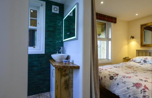 A tiny piece of heaven, stunning sea views hot tub - Foto 48