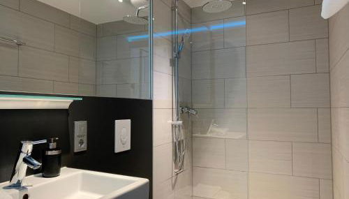 Rooftop Apartment by Rabe - Balkon, Parkplatz, Smart-TV, Netflix - Foto 5, Shower