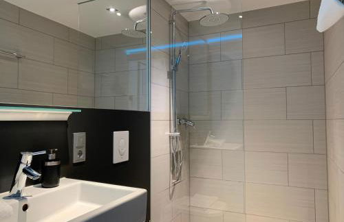 Rooftop Apartment by Rabe - Balkon, Parkplatz, Smart-TV, Netflix - Foto 5