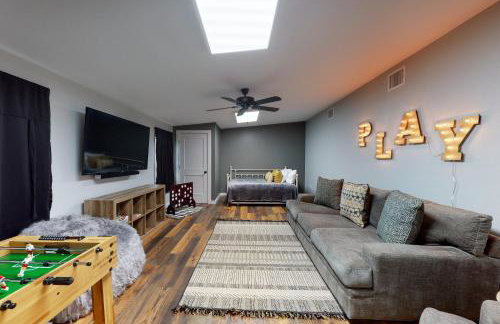 Secluded home with firepit, gas grill, central AC, game room, W/D - Foto 24