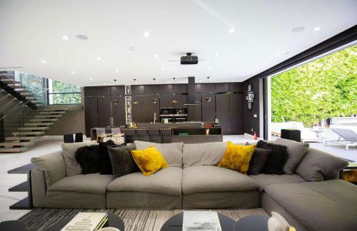 NEW Modern Oasis off Melrose - Rooftop - Pool - Photo 6