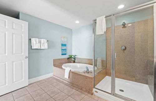 Laketown Wharf Resort #1321 by Book That Condo - Foto 66