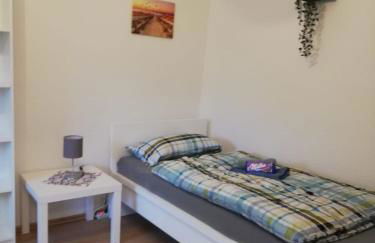 Gemütliche Altbauwohnungen mit Einzelzimmern und Parkplatz direkt am Haus! - Foto 1