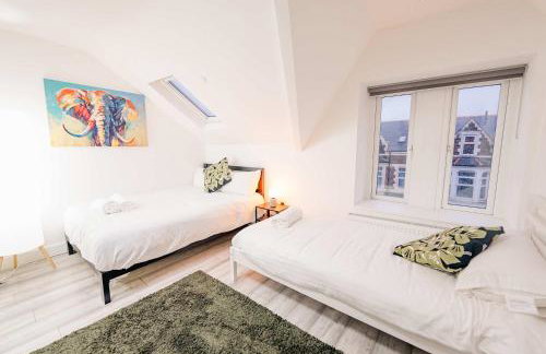 Relaxing Studio Escape - Hot Tub - Photo 1