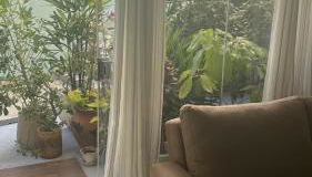 Apto térreo, 2 quartos a 5min da Vila Germânica, com ar e garagem - Foto 3