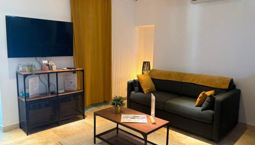 Le mas des glycines - parking privé et terrasse ombragée - Foto 5