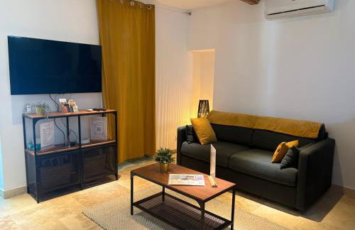 Le mas des glycines - parking privé et terrasse ombragée - Foto 5