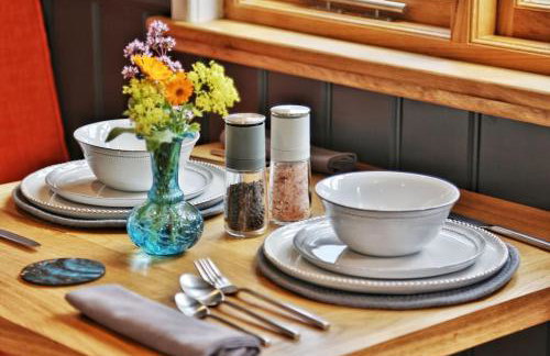 FLORA Luxury Retreat, Private Garden, Views & Hot Tub - Photo 17