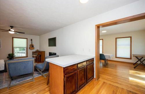 Quiet Retreat - Piano Firepit Peloton - 30 min to RTP - Photo 16