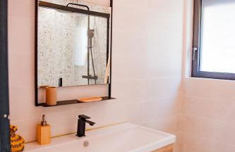 Maison Nomade piscine privée, parking et clim - Foto 22