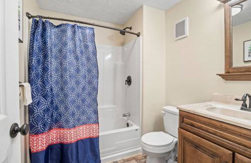 Hot Tub! LRG Home! Sleeps 24!Near Ithaca! Dogs OK - Foto 17