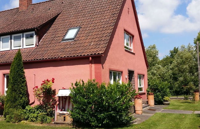 Swallow's Nest in the House by the Pond - Foto 1