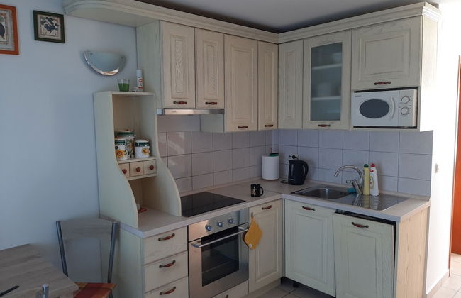 Impeccable 2-bed Apartment in Zaton - Photo 3