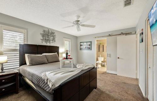 Exquisite Lakefront Pool House Awaits Pool 10 PPL - Foto 38