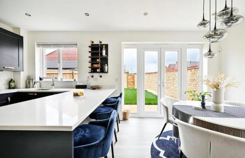 Premium 3 Bed Residence w Garden and Parking - Foto 15