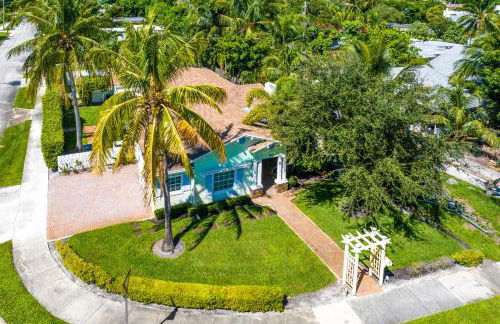 Walk to The Ave- Heated Pool, Spa, Golden Tee and Putting Green - mins to Beach- by Maven Vacation Rentals - Foto 55