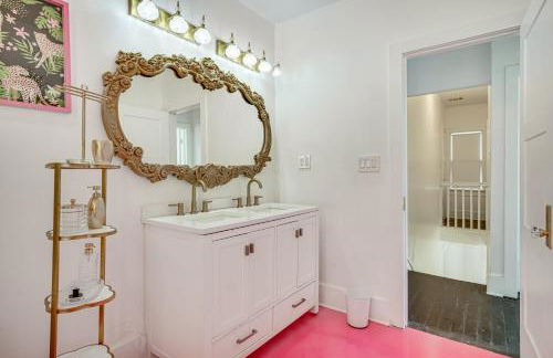 2 Mi to Gator Chateau Vibrant Home with Balcony - Foto 21