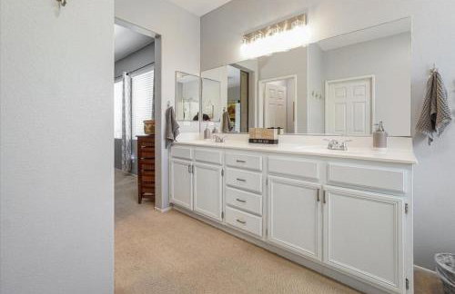 Your Home Away From Home near Wineries & Old Town - Foto 32