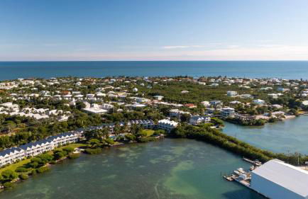 Beach House Getaway - 2 & 2-5 Villa - OS Slip-Ramp-Pkg - Photo 22