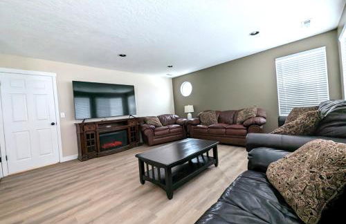 Cute Spacious Home - Photo 28