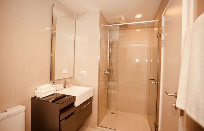 The Base Downtown Condo by Joy - Foto 14