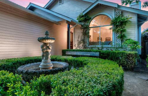 Spacious Oasis Hot Tub Backyard Garden 3BR/2BA - Foto 28